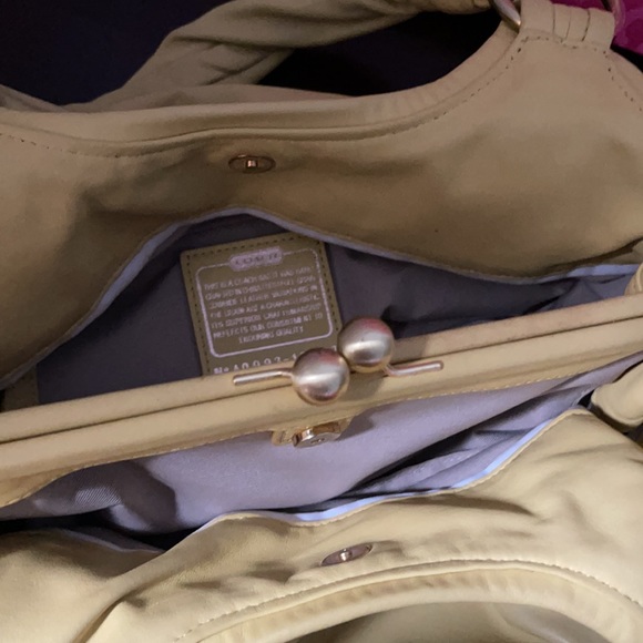 Vintage yellow coach bags with kiss lock - Picture 4 of 6